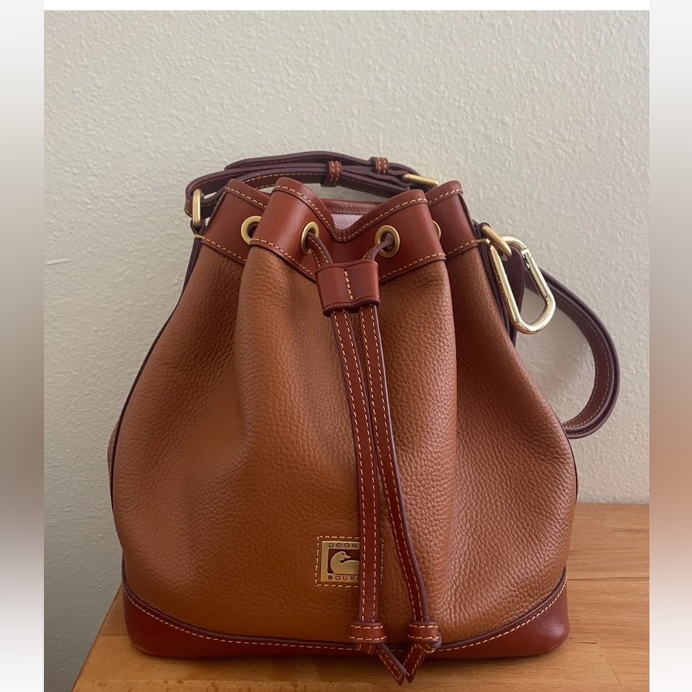 Dooney & Bourke pebble grain small drawstring shoulder bag new without tag